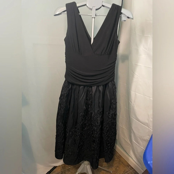 Jessica‎ Howard V Neck Waist Pleated Fit and Flare Dress Black Size 10P - Picture 1 of 10